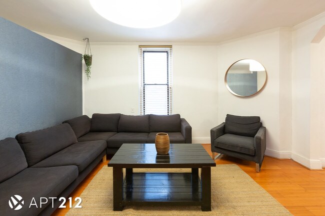 Foto del edificio - 116 E 4th St