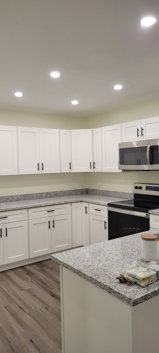 Building Photo - 5622 Foxlake Dr