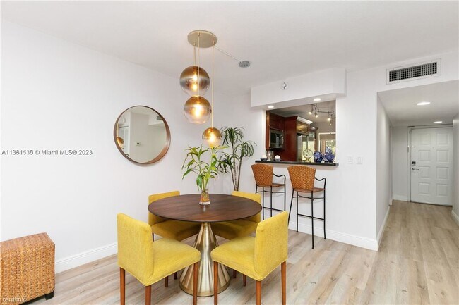 Building Photo - 3 br, 2 bath Condo - 191 Lakeview Dr Apt 201
