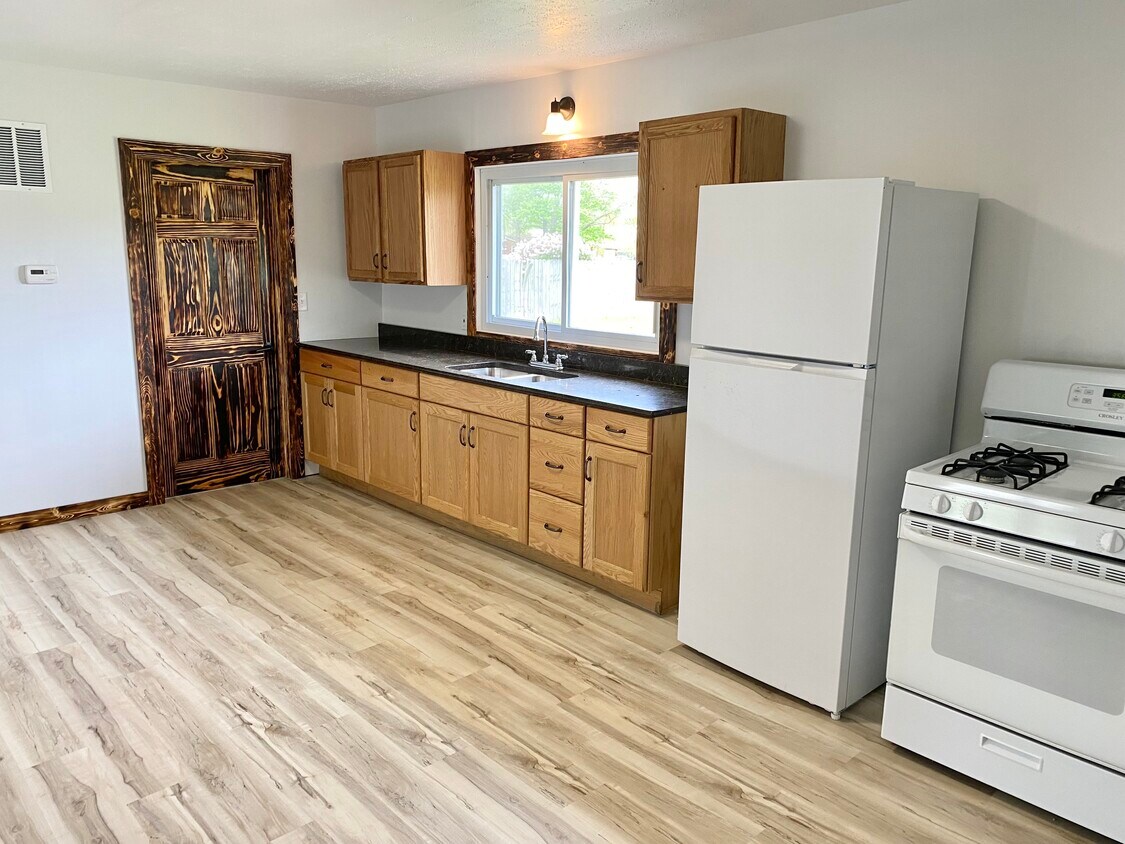 Foto principal - 209 S Coles St
