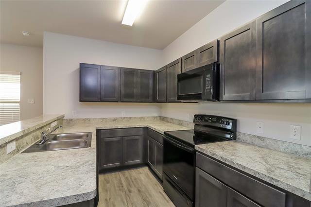 Foto del edificio - 8329 Hackberry Tree Dr