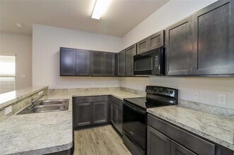 Building Photo - 8312 Runner Oak Ln