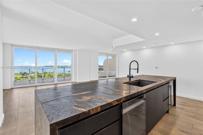 Foto del edificio - 4250 Biscayne Blvd