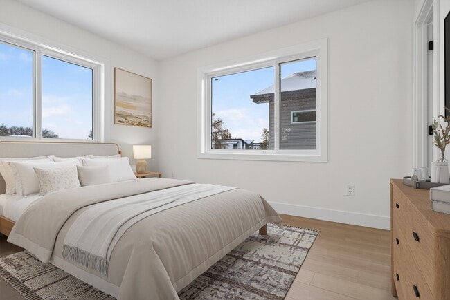 Photo du bâtiment - 9842-155 155 St NW