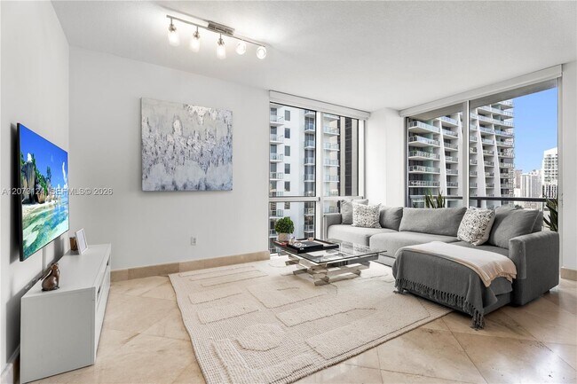 Building Photo - 1060 Brickell Ave
