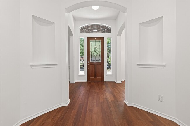 Building Photo - 1015 Longdraw Dr