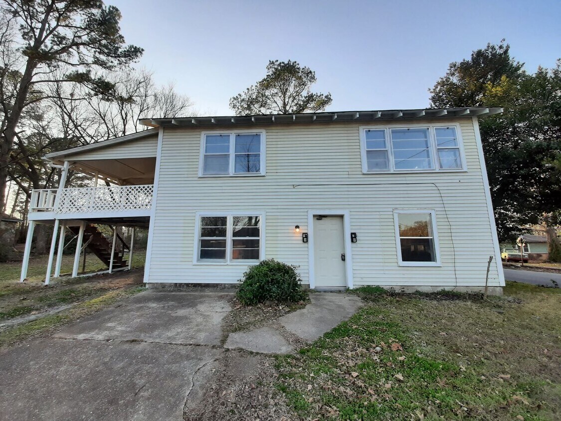 Primary Photo - *LEASED* 2 Br/1 Ba Duplex Home, 609 #A Oak...