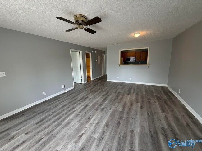 Foto del edificio - 4947 7 Pine Cir