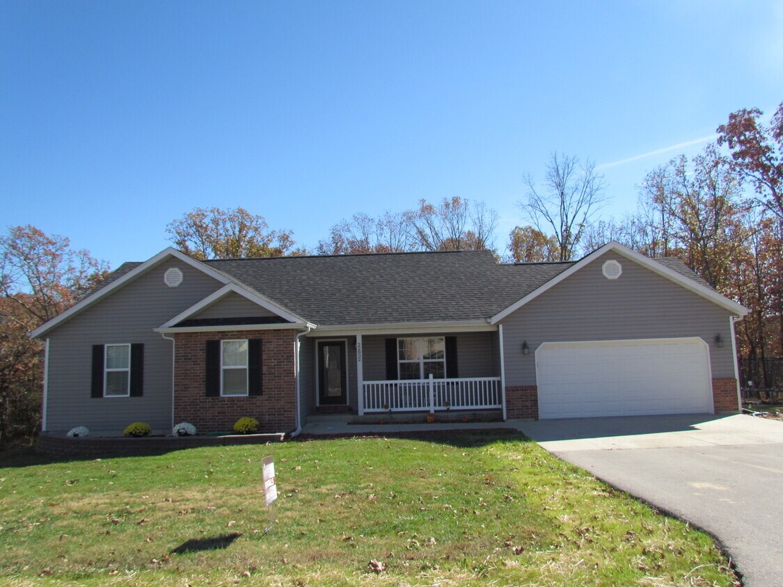 Primary Photo - A MUST SEE BEAUTIFUL HOME! NEW CARPET COMI...