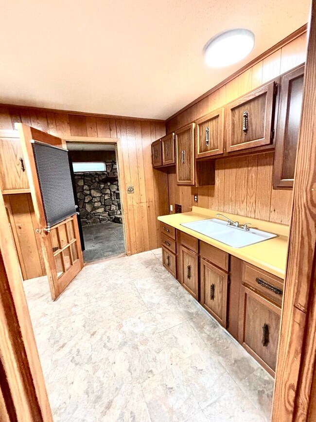 Foto del edificio - 732 Crest- Now Available!