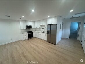 Building Photo - 8203 Greenbush Ave