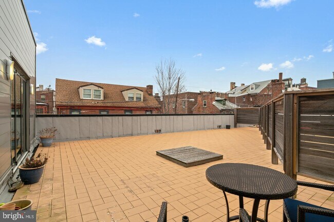Building Photo - 555 N Lawrence St
