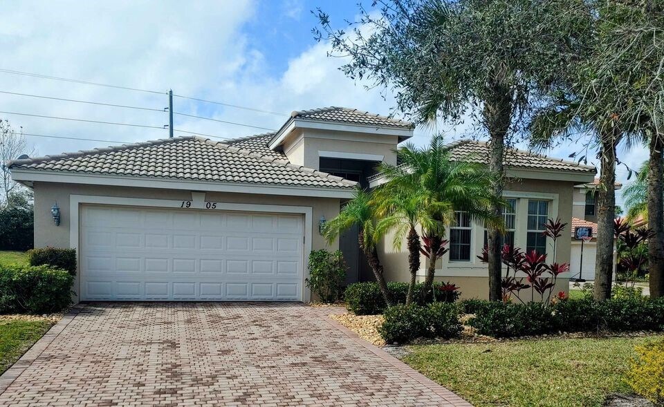 Foto principal - 1905 Grey Falcon Cir SW