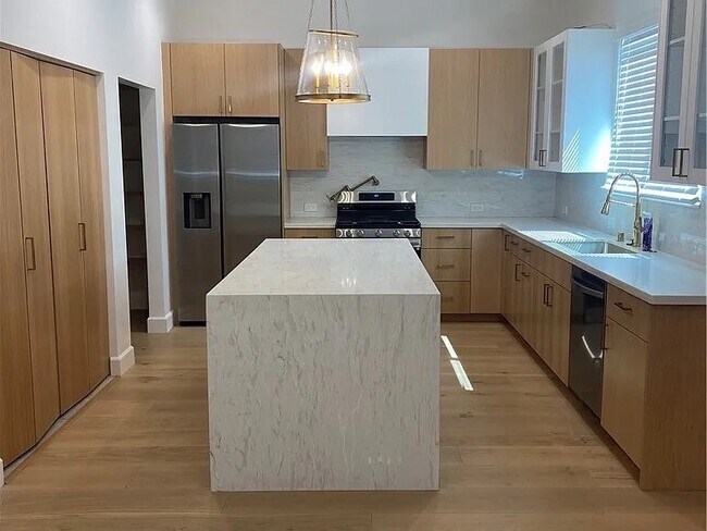 Foto del edificio - 5923 Haas Ave