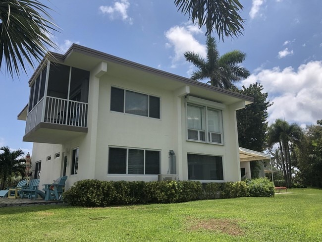 Building Photo - 1202 Hillsboro Mile