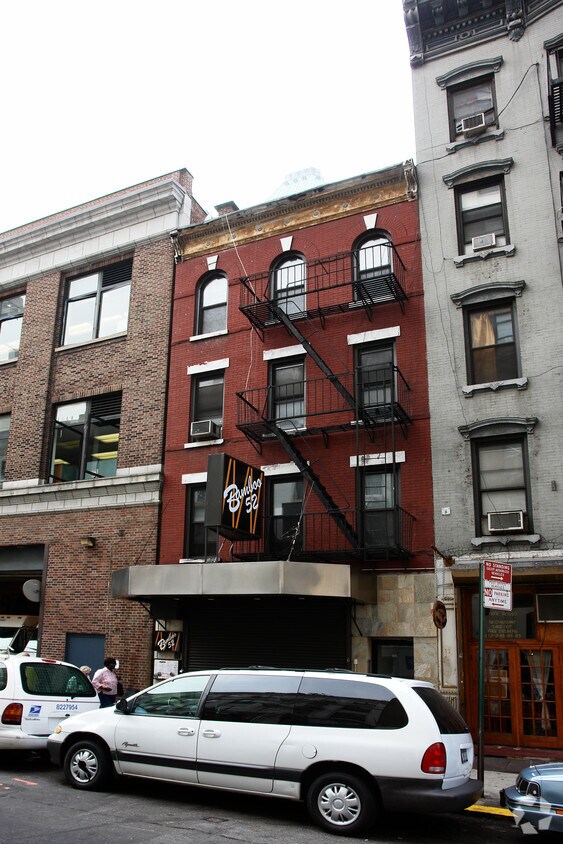 Building Photo - 344 W 52nd St