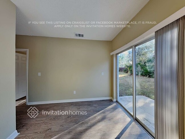 Foto del edificio - 4204 Forest Island Dr