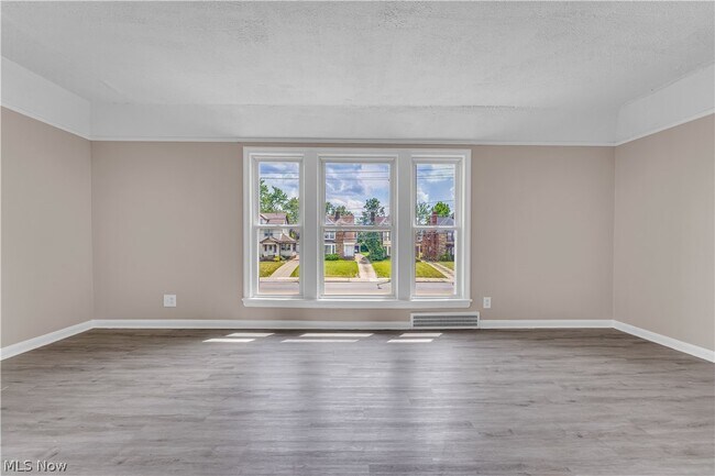 Foto del edificio - 13613 Cedar Rd