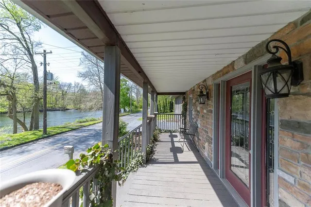 Front porch with river view - 312 Lehigh Dr