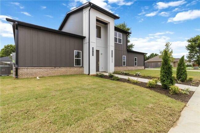 Building Photo - 5404 SW Remington Rd