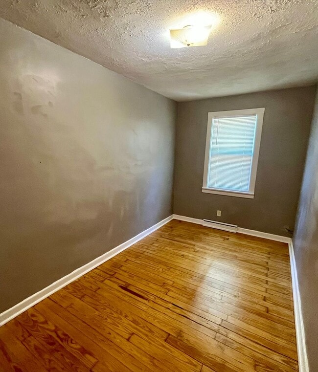Building Photo - Three bedroom on golf course