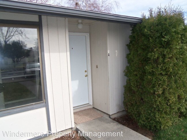Building Photo - 215 E Whitman Dr