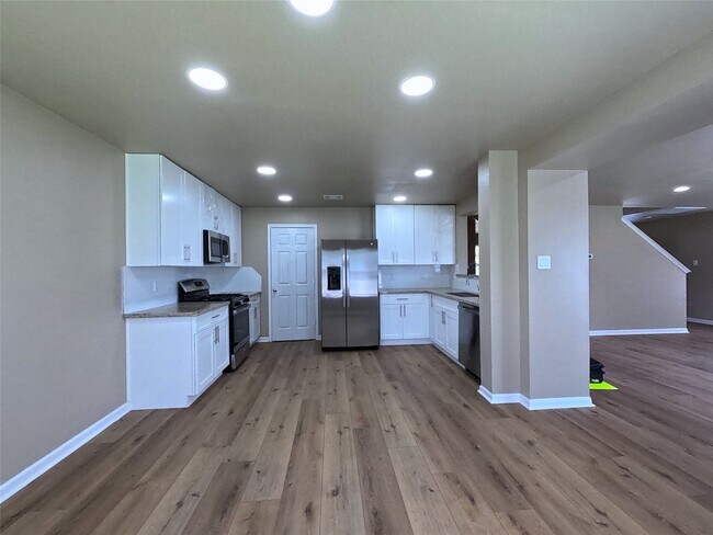 Foto del edificio - 17107 Westminster Village Ct