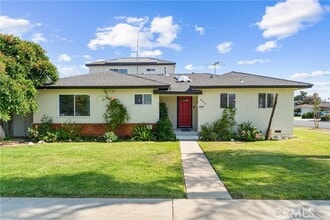 Building Photo - 942 Oleander St