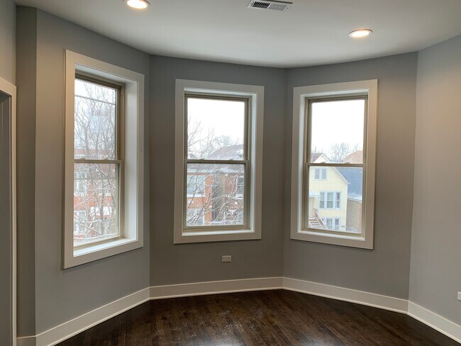 Building Photo - 2941 W 40th St