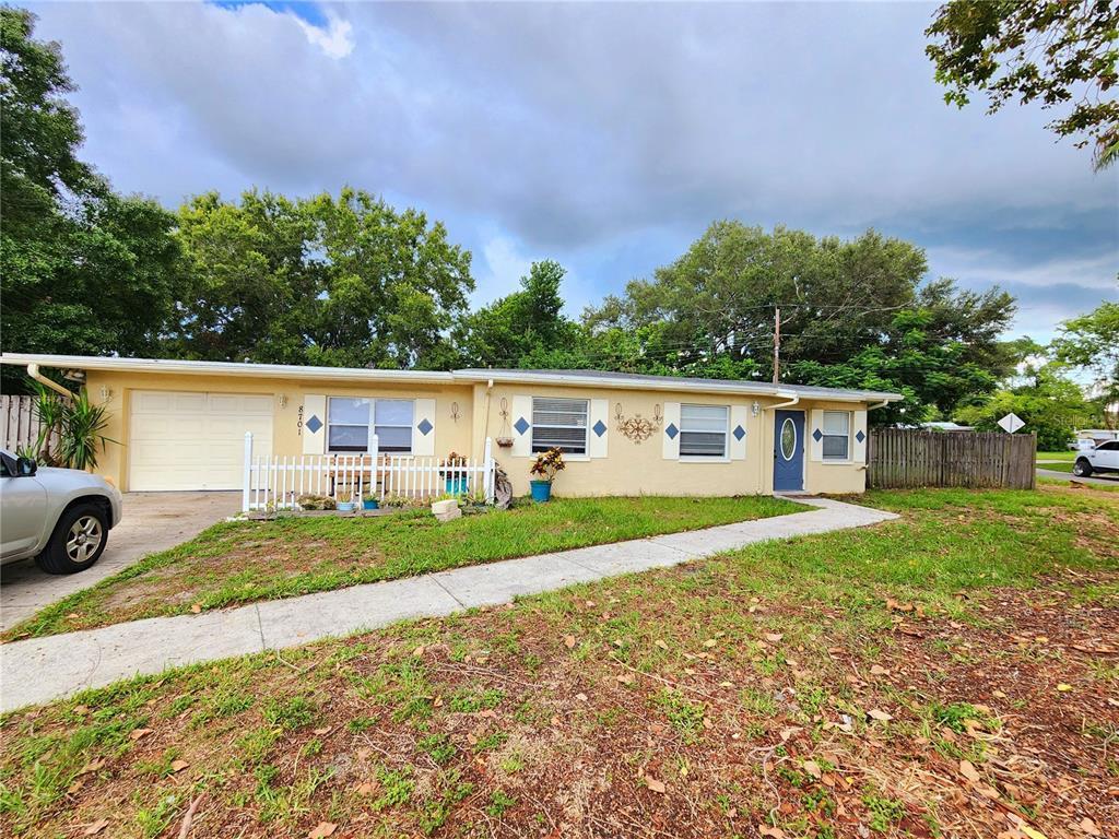 Foto principal - 8701 Magnolia Dr