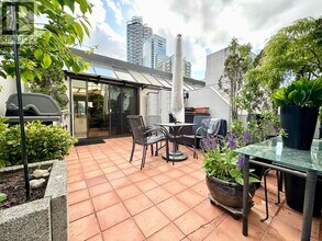 Building Photo - 850 Burrard St
