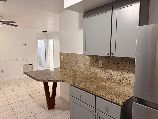 Foto del edificio - 311 NE 57th St