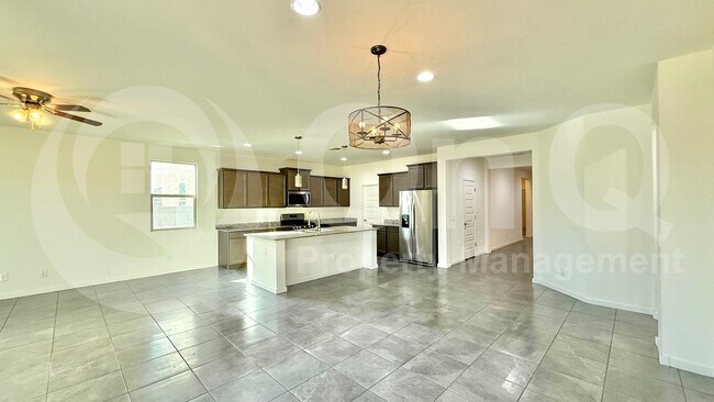 Building Photo - 625 W Panola Dr