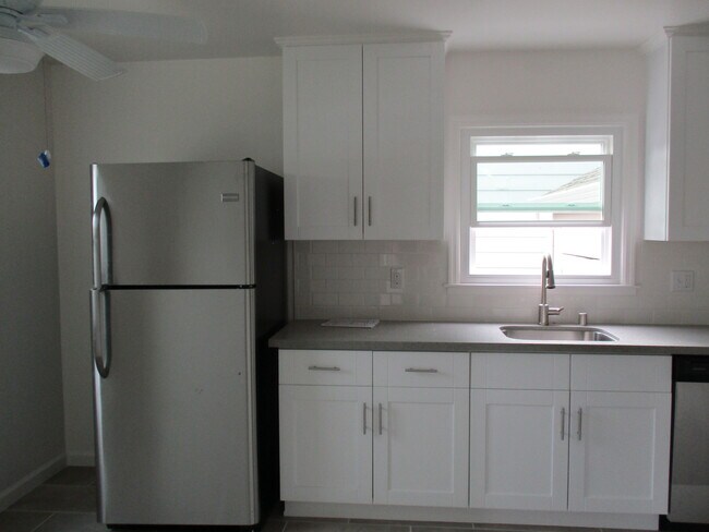 Foto del edificio - Beautiful Home on Hillsdale Blvd!   57 N. ...