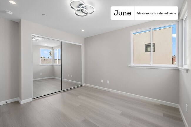 Foto del edificio - Room in Shared 5 bed/5 bath home in Boyle Heights