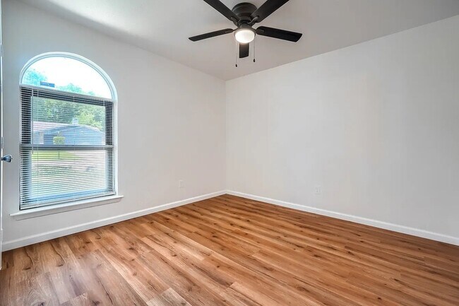 Building Photo - 1002 Mill Run Dr