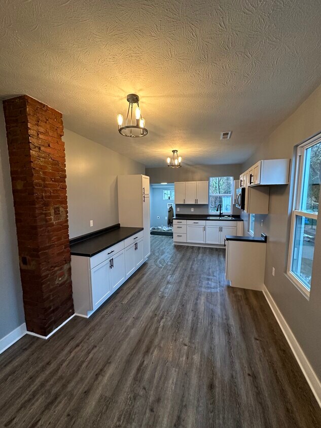 Primary Photo - 3139 W 40th St