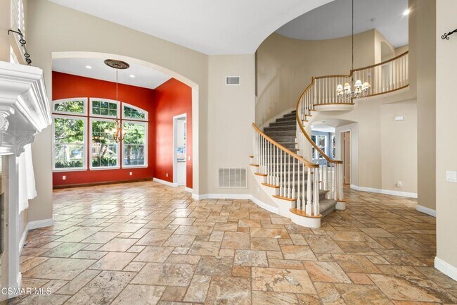 Building Photo - Beautiful 5 bed, 4.5 bath pool home in Wood Ranch