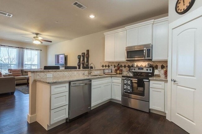 Photo - 203 Belleville Dr House