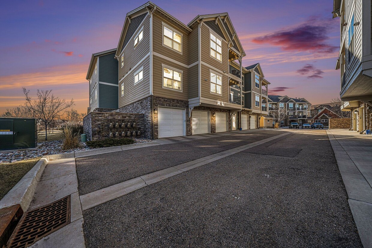 Primary Photo - 3B/2B Condo in the Flats at Centerra Now A...