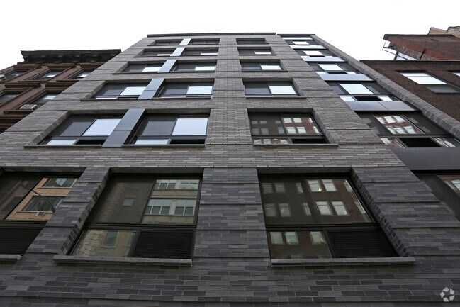 Building Photo - 424 W 55th St