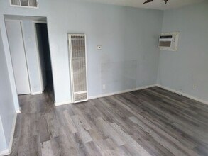 Building Photo - 1405 Yosemite Dr