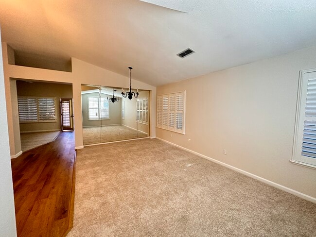 Foto del edificio - 4976 Mesa Ridge Dr