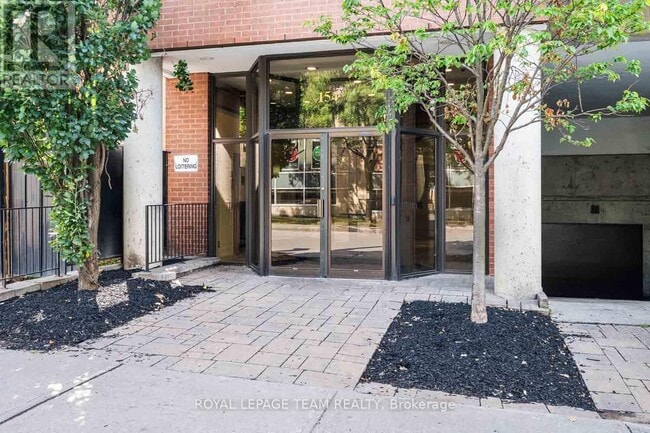 Building Photo - 154 Nelson St