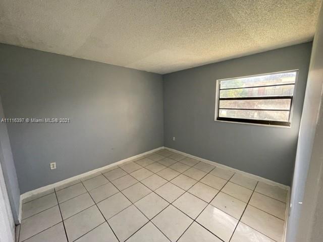 Building Photo - 13903 NE 3rd Ct