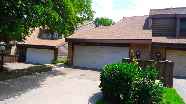 Front Entrance - 741 Oakwood Trl