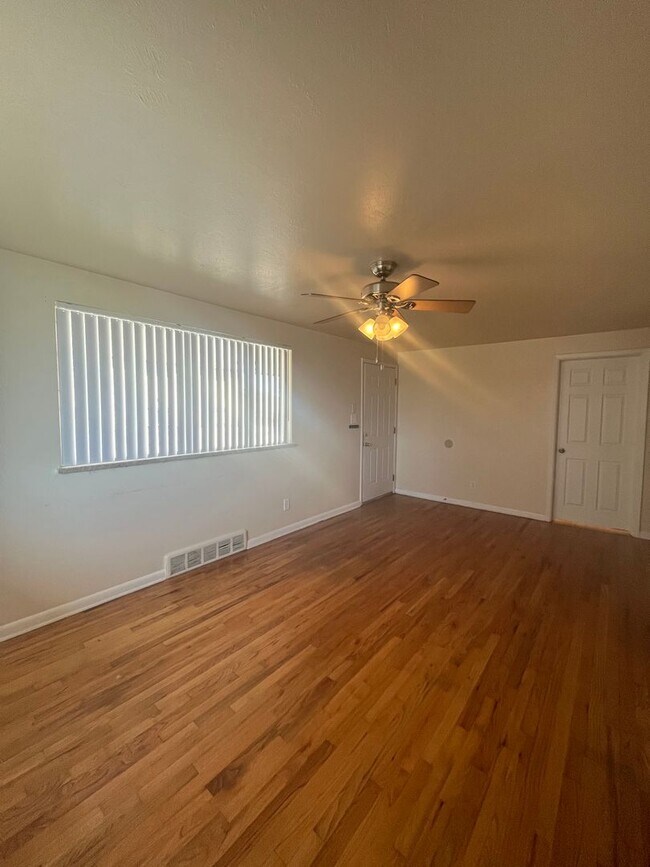 Foto del edificio - Charming Two Bedroom in Lakewood-Updated, ...