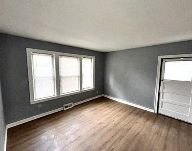 Building Photo - Freshly Renovated 3-Bedroom Home in South ...