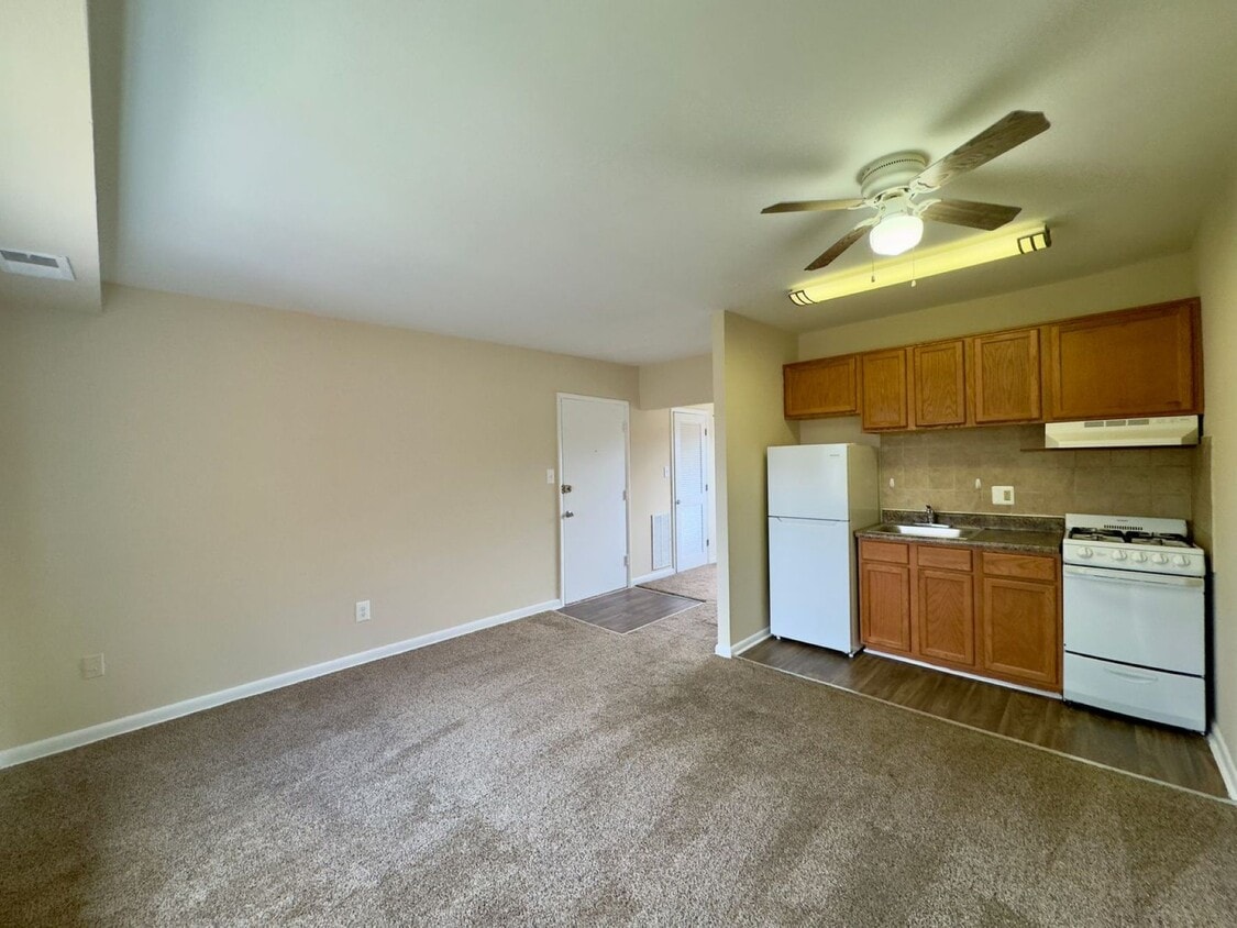 Primary Photo - 3500 Beech Ave