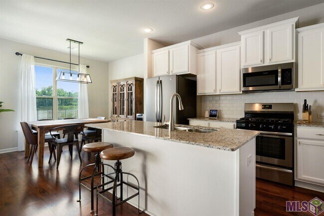 Foto del edificio - 3 Bedroom Home with Stunning Lake Views in Pelican Lakes Subdivision